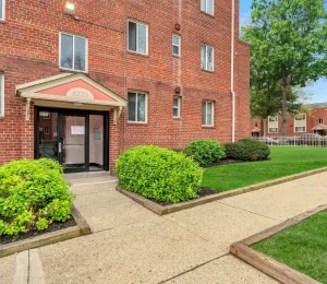 Quebec Arms apartments Exterior